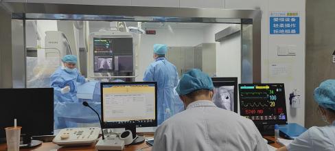 这个症状太明显，一眼就能看出是肝癌
